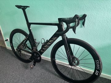 Canyon Aeroad CFR Di2 2025 2025 Road & Gravel usato, Nero — immagine 1 di 4