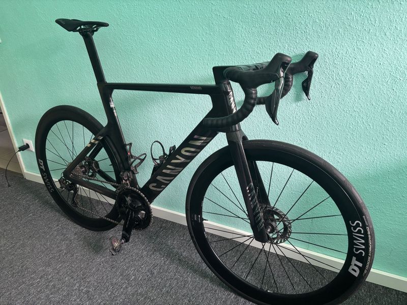 Canyon Aeroad CFR Di2 2025 2025 Road & Gravel usato
