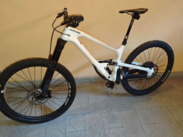 Cannondale Jekyll Custom 2024 Mountainbike d'occasion — image 2 sur 8