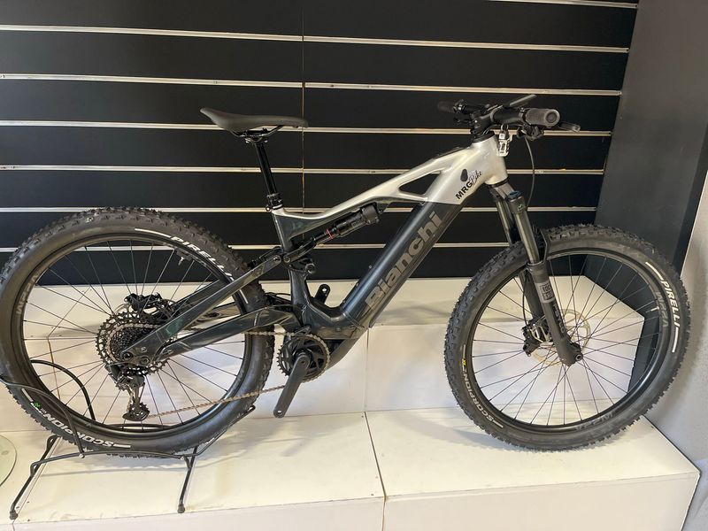 Käytetty Bianchi Bici E-mtb Bianchi E-VERTIC FX-TYPE 9.2 2026 MTB