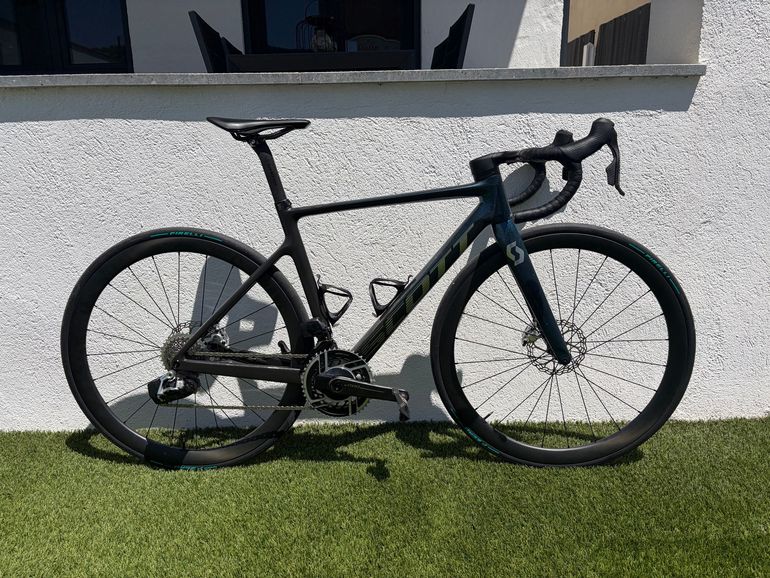 Used Scott Addict RC SRAM Red eTap AXS 2023 Road & Gravel, Blue — image 1 of 10