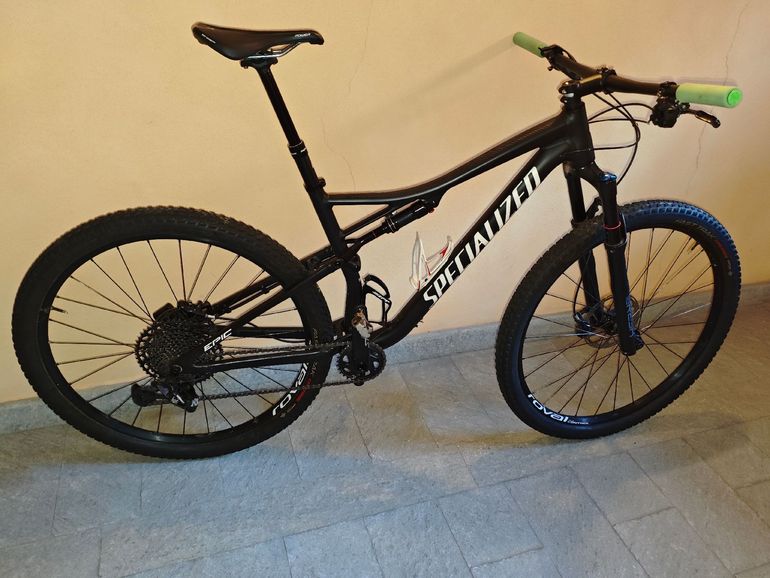 Used Specialized Men's Epic Comp 2018 2018 Mountainbike — image 1 of 6