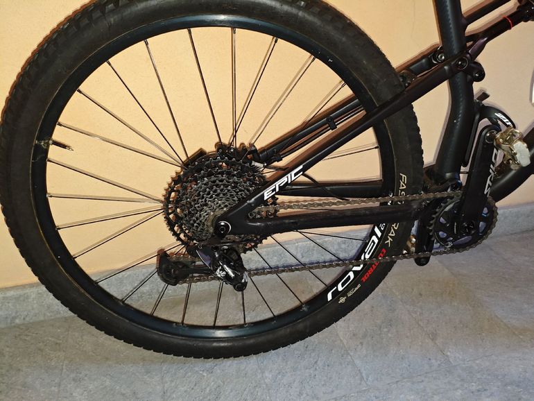 Used Specialized Men's Epic Comp 2018 2018 Mountainbike — image 3 of 6