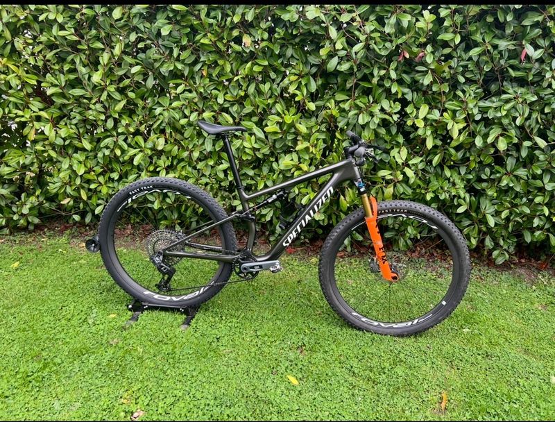 Used Specialized Epic 8 Expert 2025 2025 Mountainbike, Black, 29 — image 1 of 3