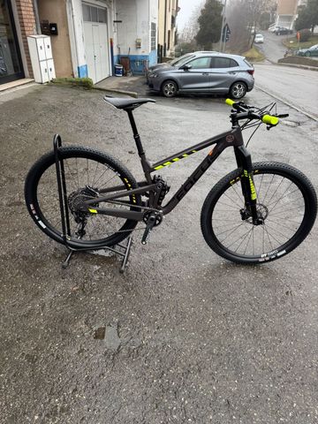 Käytetty Focus O1E FACTORY 2018 2018 Mountainbike — kuva 1 / 8