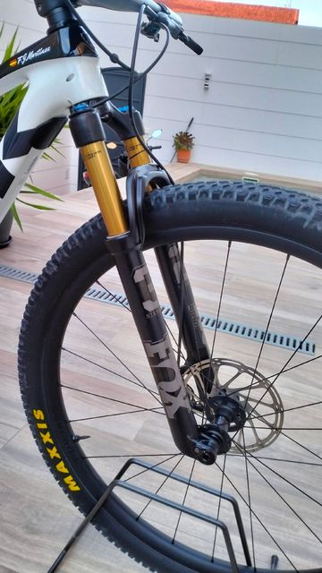 Trek Procaliber SRAM GX Eagle AXS (T-Type) 2024 Mountainbike usato, Bianco — immagine 3 di 8