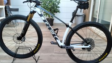 Trek Procaliber SRAM GX Eagle AXS (T-Type) 2024 Mountainbike usato, Bianco — immagine 2 di 8