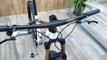 Trek Procaliber SRAM GX Eagle AXS (T-Type) 2024 Mountainbike usato, Bianco — immagine 5 di 8