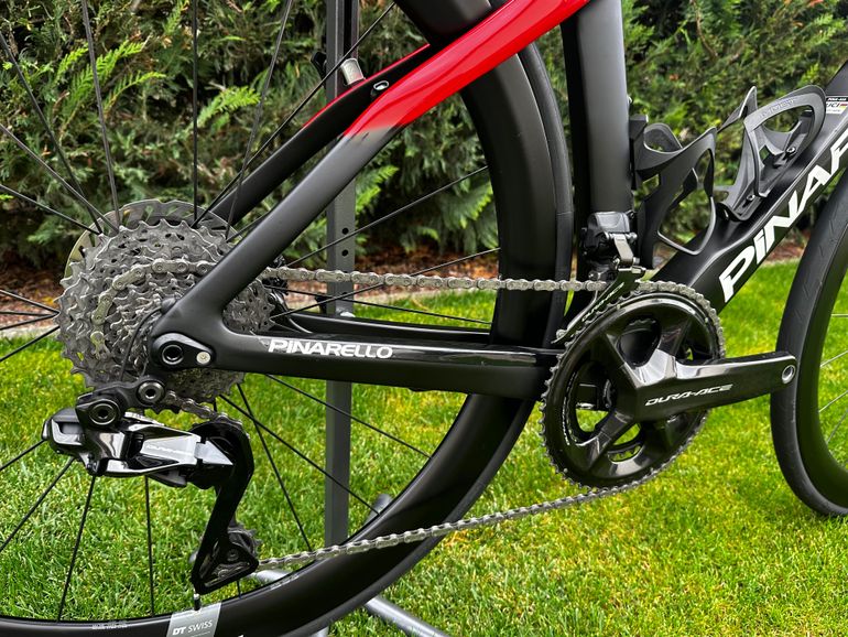 Used Pinarello DOGMA F DURA ACE Di2 Disc 2022 2022 Road & Gravel, Red — image 5 of 7