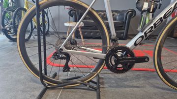 Brugt Orbea ORCA M10iLTD PWR 2025 2025 Road & Gravel — billede 2 af 14