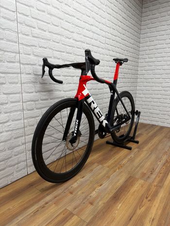 Used Trek Madone SLR 7 2021 2021 Road & Gravel, Red — image 5 of 6