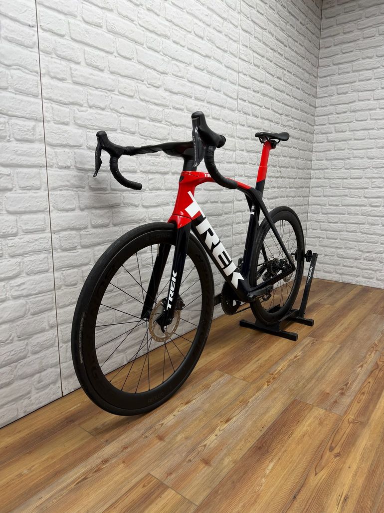 Used Trek Madone SLR 7 2021 2021 Road & Gravel, Red — image 5 of 6