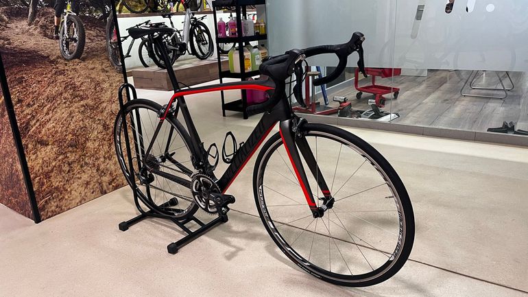 Used Specialized Tarmac Shimano Ultegra 2015 Road & Gravel, Black — image 4 of 9