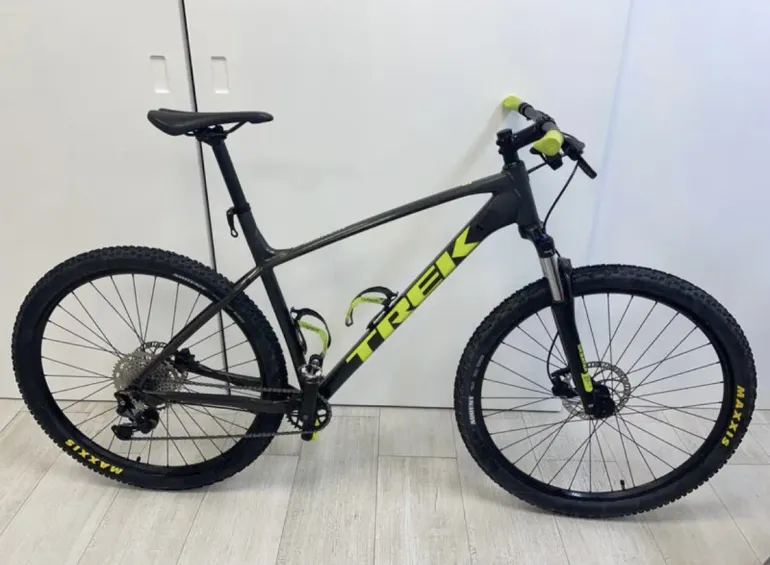 Gebrauchtes Trek Marlin 6 2022 Mountainbike, Schwarz — Bild 1 von 3