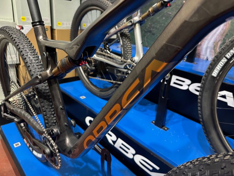 Used Orbea OIZ M-TEAM AXS 2026 2026 Mountainbike — image 11 of 13