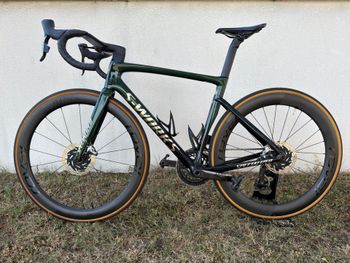 Used Specialized S-Works Tarmac SL7 - SRAM Red eTap AXS 2022 2022 Road & Gravel, Green — image 2 of 5