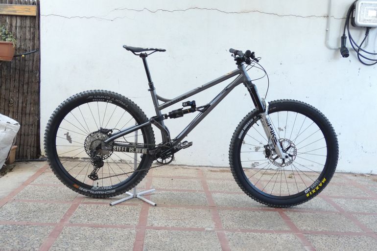 Used Production Privée Shan Shimano Deore XT 2023 Mountainbike, Light Gray — image 1 of 7