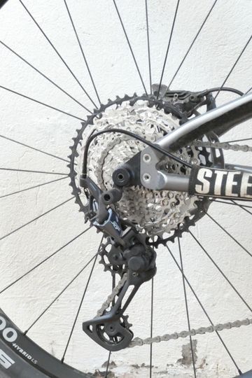 Used Production Privée Shan Shimano Deore XT 2023 Mountainbike, Light Gray — image 3 of 7