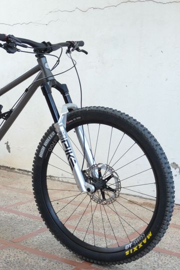 Used Production Privée Shan Shimano Deore XT 2023 Mountainbike, Light Gray — image 6 of 7