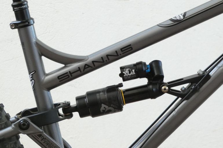Used Production Privée Shan Shimano Deore XT 2023 Mountainbike, Light Gray — image 4 of 7