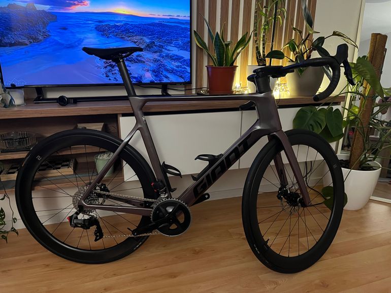 Used Giant Propel Advanced 1 2023 2023 Road & Gravel, Black — image 1 of 3