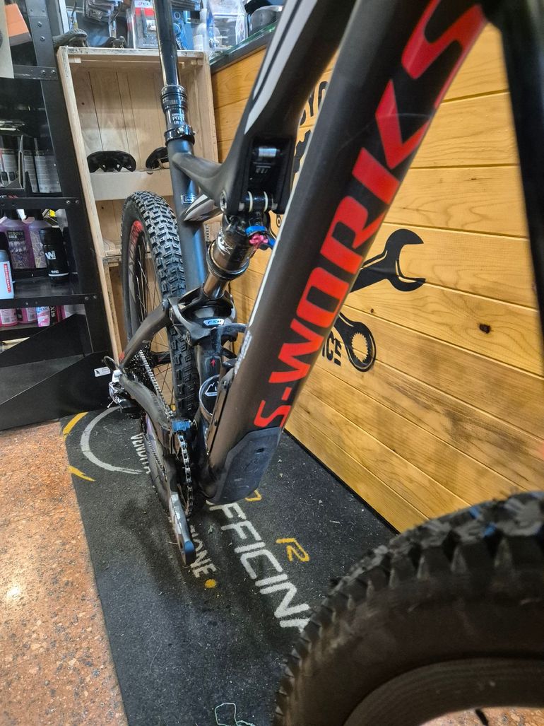 Used Specialiced Stumpjumper Carbonio 27,5 2015 Mountainbike — image 10 of 14