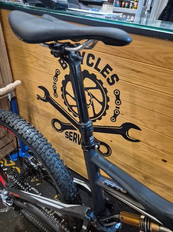 Used Specialiced Stumpjumper Carbonio 27,5 2015 Mountainbike — image 8 of 14