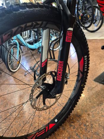 Used Specialiced Stumpjumper Carbonio 27,5 2015 Mountainbike — image 12 of 14