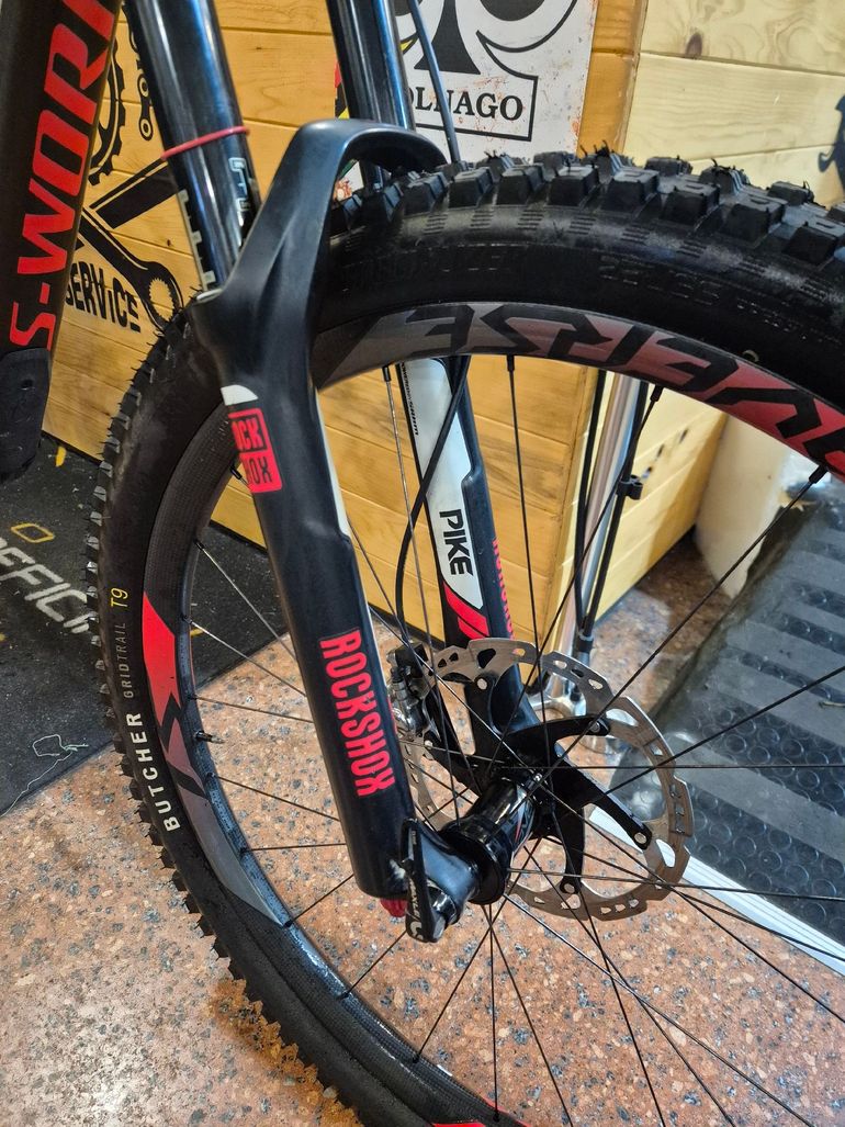 Used Specialiced Stumpjumper Carbonio 27,5 2015 Mountainbike — image 11 of 14
