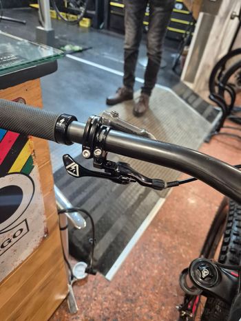 Used Specialiced Stumpjumper Carbonio 27,5 2015 Mountainbike — image 9 of 14