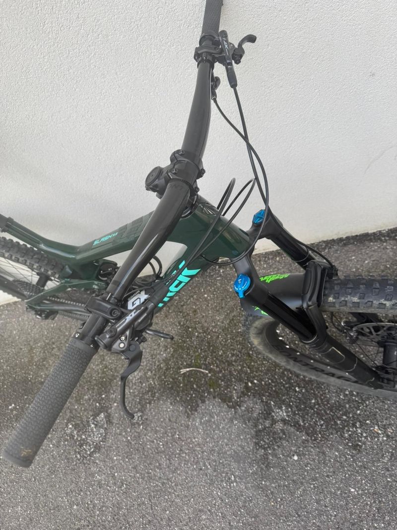 Used Trek Slash 9.8 2019 2019 Mountainbike, Green, 29 — image 6 of 9