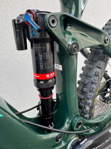 Used Trek Slash 9.8 2019 2019 Mountainbike, Green, 29 — image 7 of 9