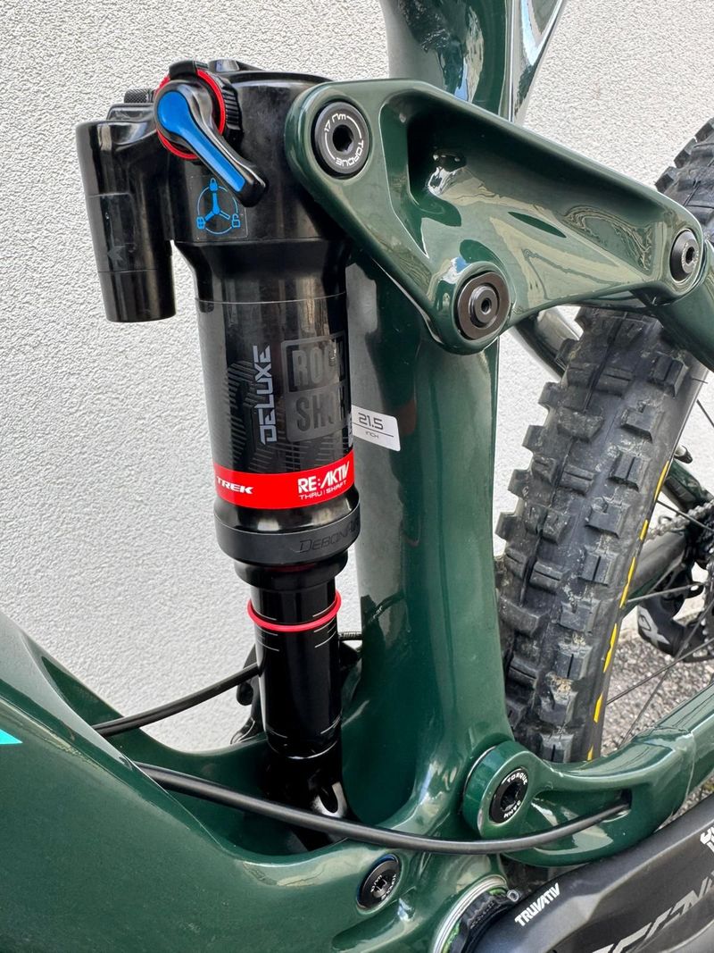 Used Trek Slash 9.8 2019 2019 Mountainbike, Green, 29 — image 7 of 9
