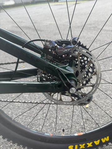 Used Trek Slash 9.8 2019 2019 Mountainbike, Green, 29 — image 9 of 9