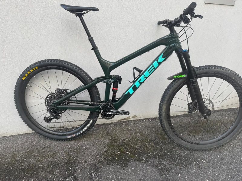 Used Trek Slash 9.8 2019 2019 Mountainbike, Green, 29 — image 1 of 9