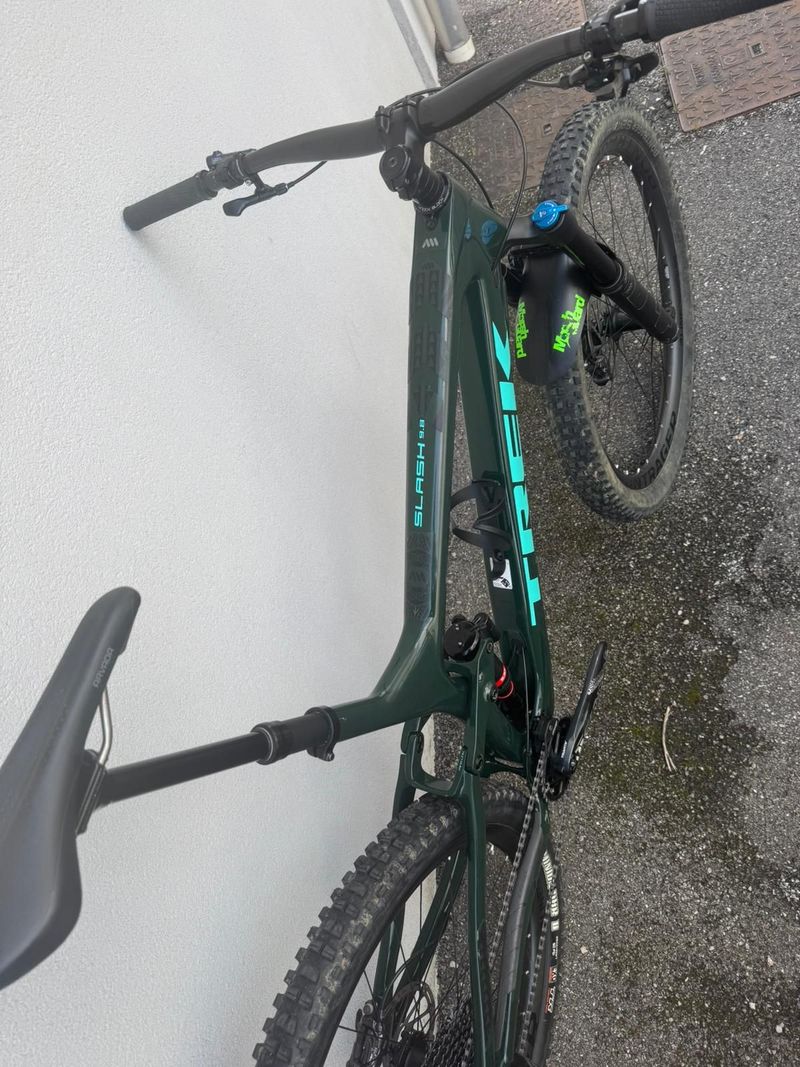 Used Trek Slash 9.8 2019 2019 Mountainbike, Green, 29 — image 4 of 9