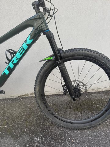 Used Trek Slash 9.8 2019 2019 Mountainbike, Green, 29 — image 8 of 9
