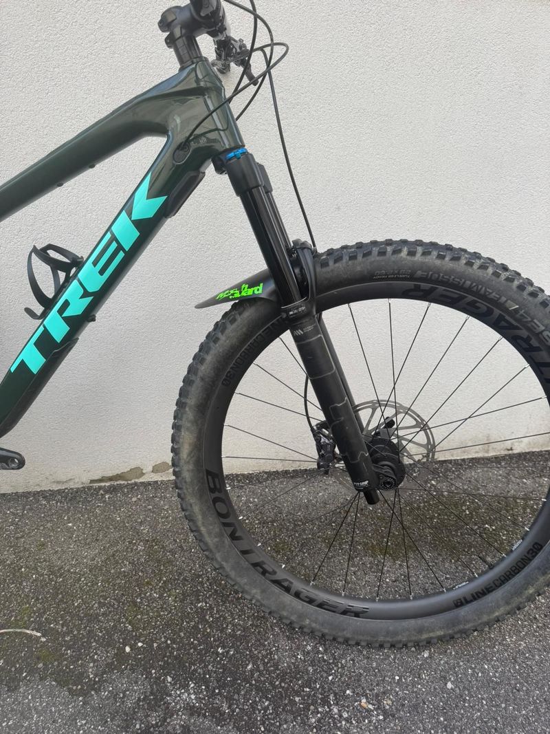 Used Trek Slash 9.8 2019 2019 Mountainbike, Green, 29 — image 8 of 9