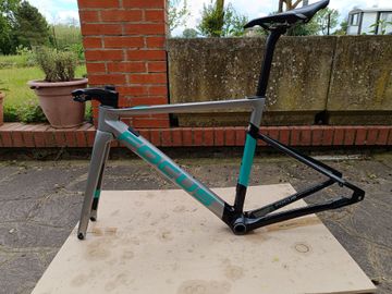 Brugt Focus IZALCO MAX DISC 9.7 2021 Frameset 2021 Road & Gravel — billede 2 af 3