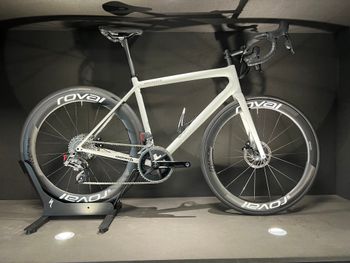 Specialized, Aethos Expert – SRAM Rival eTap AXS 2023