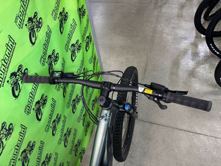 Used Giant Talon E+ 1 2022 2022 Mountainbike, Green, 29 — image 4 of 5