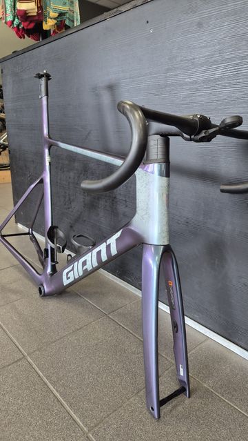 Używany Giant Propel Advanced SL 1 2024 Frameset 2024 Road & Gravel — zdjęcie 2 z 6