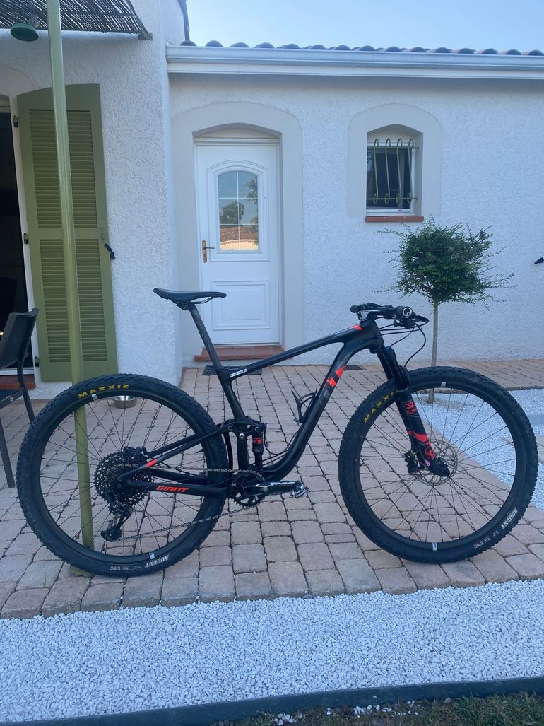Used Giant Anthem SRAM GX Eagle 2020 Mountainbike, Black — image 1 of 3