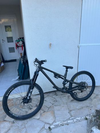Used Commencal META SX V4 ESSENTIAL 2022 2022 Mountainbike, Schwarz, 29, 27.5 — image 1 of 4