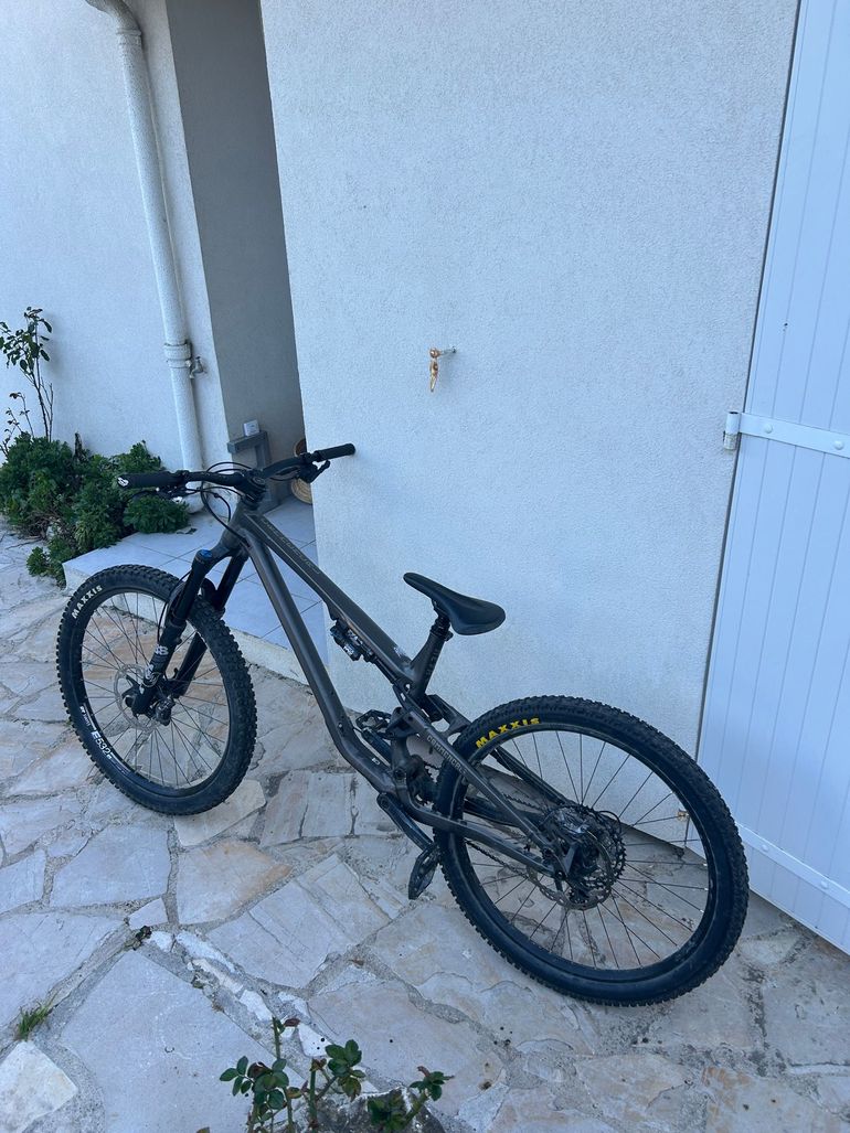 Used Commencal META SX V4 ESSENTIAL 2022 2022 Mountainbike, Schwarz, 29, 27.5 — image 2 of 4