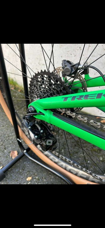 Used Trek Top Fuel 9.8 SL 2017 Mountainbike — image 17 of 18