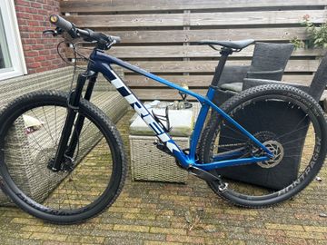 Used Trek Procaliber 9.7 2023 2023 Mountainbike, Blue, 29, 27.5 — image 7 of 11