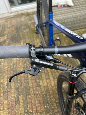 Used Trek Procaliber 9.7 2023 2023 Mountainbike, Blue, 29, 27.5 — image 6 of 11