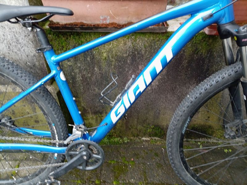 Giant Talon 0 2022 2022 Mountainbike de segunda mano, Azul — imagen 2 de 13