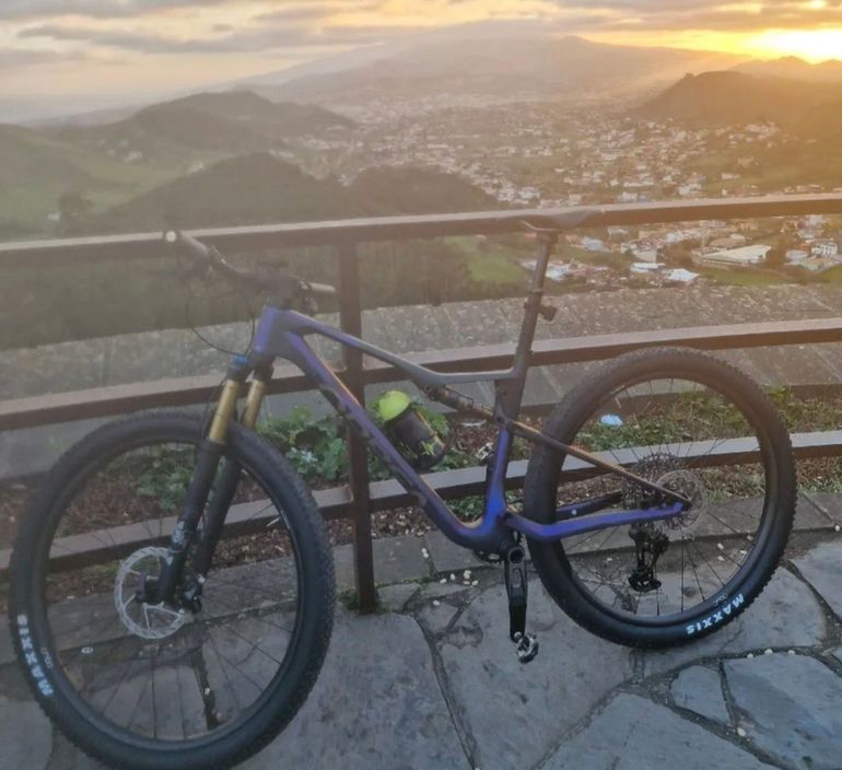 Used Orbea OIZ M-TEAM AXS 2024 2024 Mountainbike, Viola — image 3 of 3